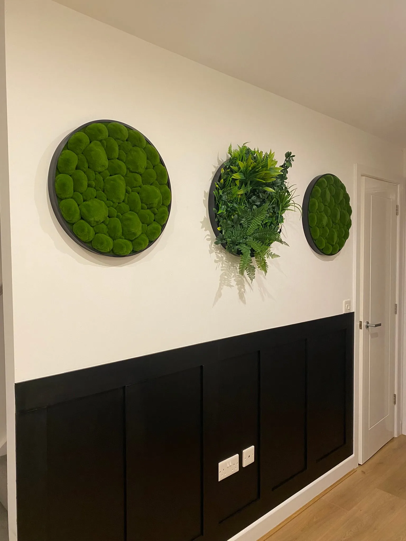 Artificial bun moss wall circular art panel aluminium Black - 50cm