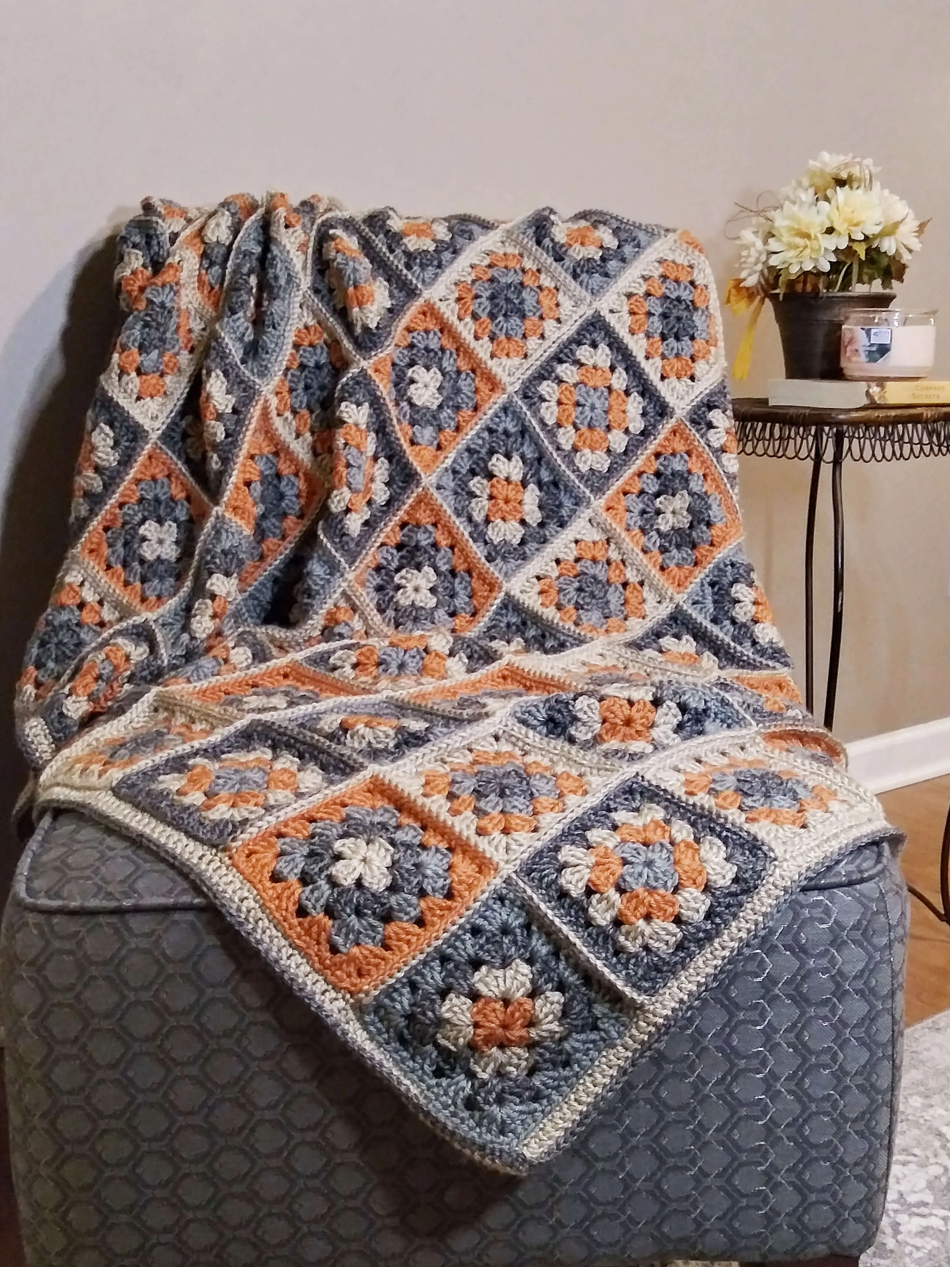 Bobby Granny Square Blanket (Crochet)