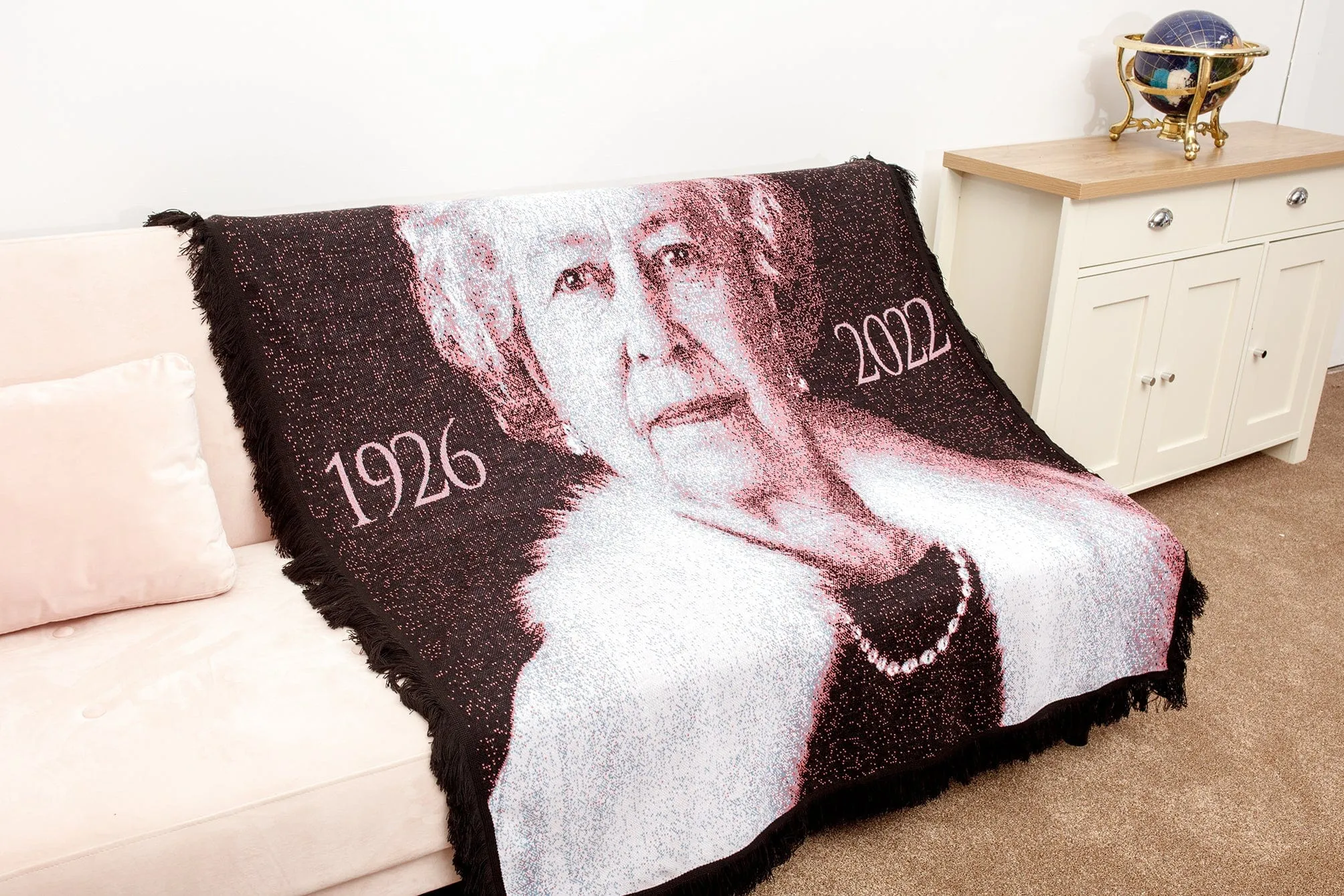 HRH Queen Elizabeth II Commemorative Knitted Blanket